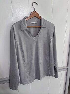 Lady Hagen Light Gray Collared V-Neck Long Sleeve Pullover